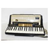 HORNER ACCORDION (NEEDS REPAIR) IN HARD CASE