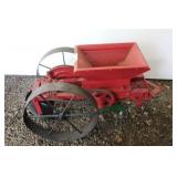 PLANTER WITH DISK