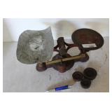 R. H CO. BALANCE SCALE