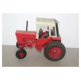 INTERNATIONAL 1086 TOY TRACTOR