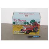 INTERNATIONAL 660 TRACTOR