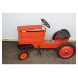 M9000 KUBOTA PEDAL TRACTOR