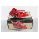 TOY TRACTOR FARMALL 560