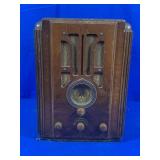 VINTAGE CROSLEY MODEL 635 TABLE RADIO