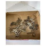 BOX OF CLOCK WINDING KEYS