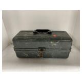 UNKNOWN BRAND PLASTIC TACKLE BOX