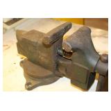 ERIE TOOL WORKS BENCH VISE