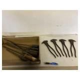 LONG SCREW DRIVER AND FENCING PLIER