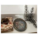 PLACEMATS, NAPKIN RINGS AND METAL WALL HANGING