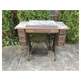 SINGER SEWING MACHINE