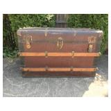 MEDIUM ANTIQUE TRUNK W/ TRAY