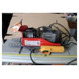 CHICAGO ELECTRIC 440 LB HOIST - 110 V