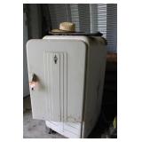 OLDER GAS REFRIGATOR - DAMAGED HANDLE