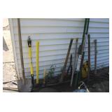 (1) LAWN & GARDEN STICK TOOLS