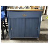 MICROWAVE/KITCHEN CART