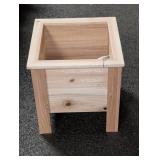 NATURAL CEDAR PLANTER