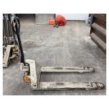 Manual Pallet Jack, Working