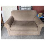 Brown loveseat / Hidebed Single Sized