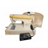 Singer Fashion Mate Sewing Machine With Case