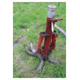 ROLLING TIRE MOUNTING JACK