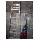 WOOD STEP LADDER W/ VACUUM