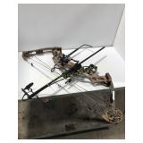 HOYT RIGHT HAND GRIP COMPOUND BOW W/ DRAW-LOC ARM