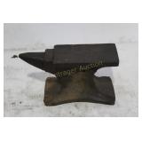 SMALL ANVIL 8" X 3" X 4" & VISE