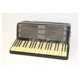 HOHNER ACCORDION CONTESSA II