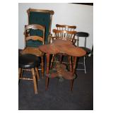 GROUPING OF CHAIRS AND TABLE