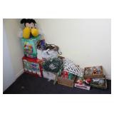 COLLECTION OF CHRISTMAS AND HOLIDAY DECORATIONS