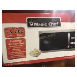 BRAND NEW MAGIC CHEF MICROWAVE