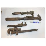 GROUPING OF PIPE AND MONKEY WRENCHES