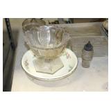 GROUPING OF KITCHEN GLASSWARE