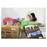 GROUPING OF DOLLS AND GLASSWARE