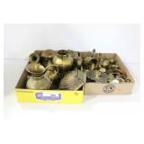 GROUPING OF BRASS DECORATIVE ITEMS