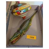TIN WIND-UP ALIGATOR & TIN TOP