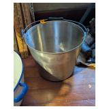 STAINLESS BUCKET