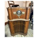 ANTIQUE ZENITH FLOOR RADIO