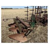 OLIVER 365 3 BOTTOM PLOW