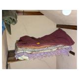 VINTAGE QUILTS & BEDDING