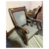 ANTIQUE WOODEN ROCKING CHAIR