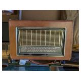 SILVERTONE ANTIQUE PORTABLE RADIO