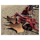 IH 2 BOTTOM PLOW WITH QUICK HITCH