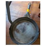 VINTAGE CAST IRON PAN