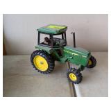 JOHN DEERE 2550 TRACTOR TOY