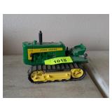 JOHN DEERE 430 CRAWLER. PLASTIC