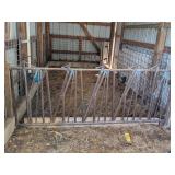 9' HEADLOCKS & 4' METAL GATE