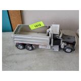 KENWORTH MODEL DUMP TRUCK