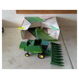 JOHN DEERE 9500 COMBINE MODEL WITH BOX, 1/28TH SCL