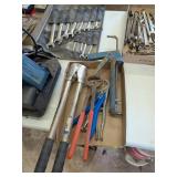 CATTLE DEHORNER, CASTRATING TOOLS & CAULK GUN